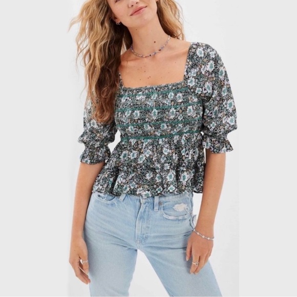American Eagle Smocked Peplum Top – Floral Print Puff Sleeve – Size Small NWT - Picture 1 of 11
